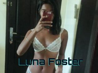 Luna_Foster