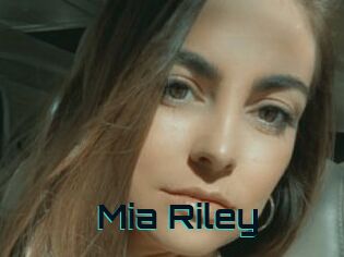 Mia_Riley