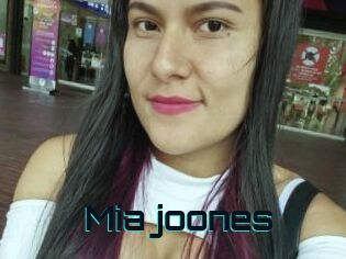 Mia_joones